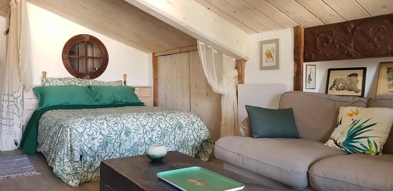 Charols La Boheme Bed & Breakfast 0*,  フランス